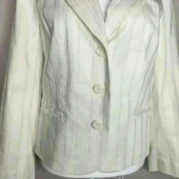 Caslon Women's Button Down Ivory Blazer Jacket Size 8P Workwear Casual - Picture 3 of 9